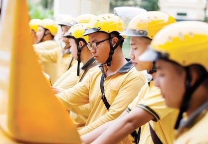 Tin do xe dich co the dat tour du lich online qua buu dien hinh anh