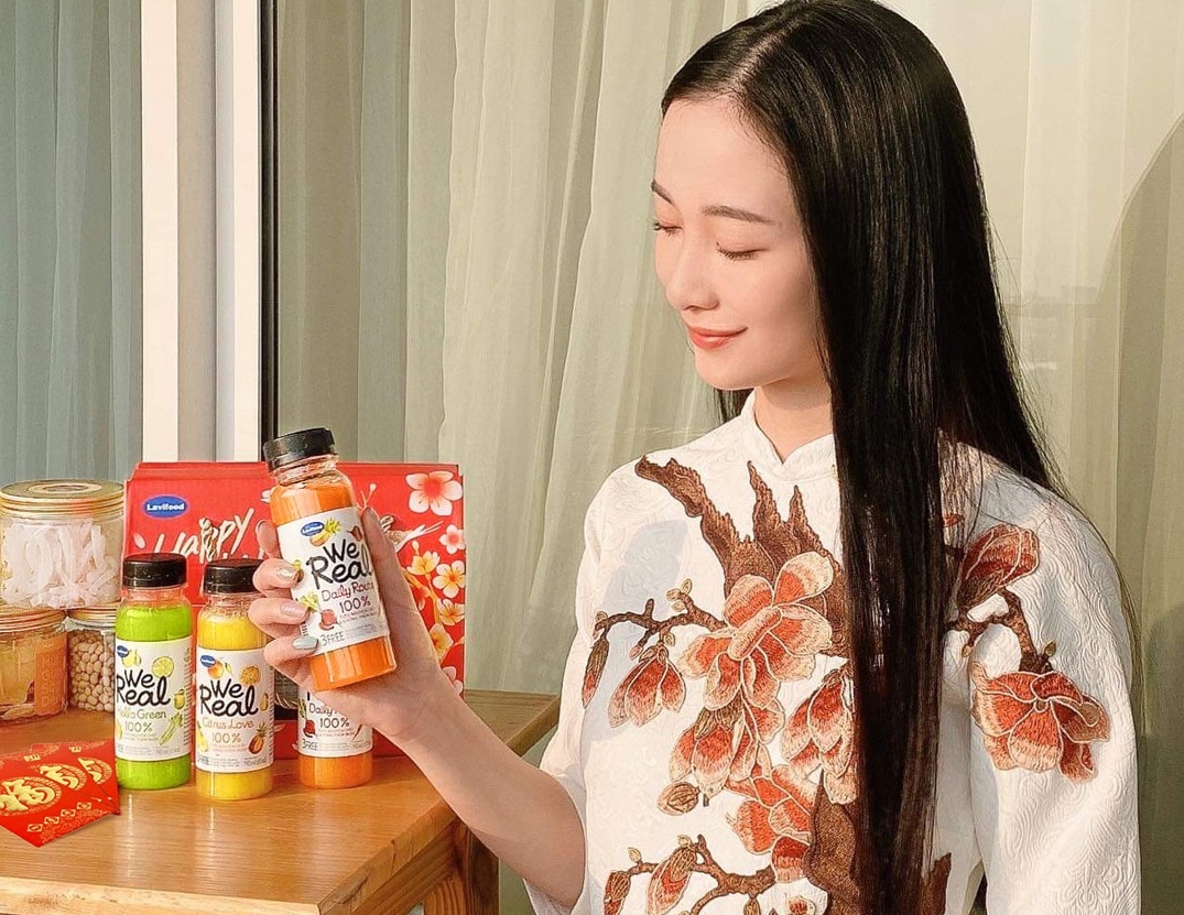 Midu, Jun Vu, Lan Ngoc lang xe trao luu 'li xi tuoi' dau nam moi hinh anh