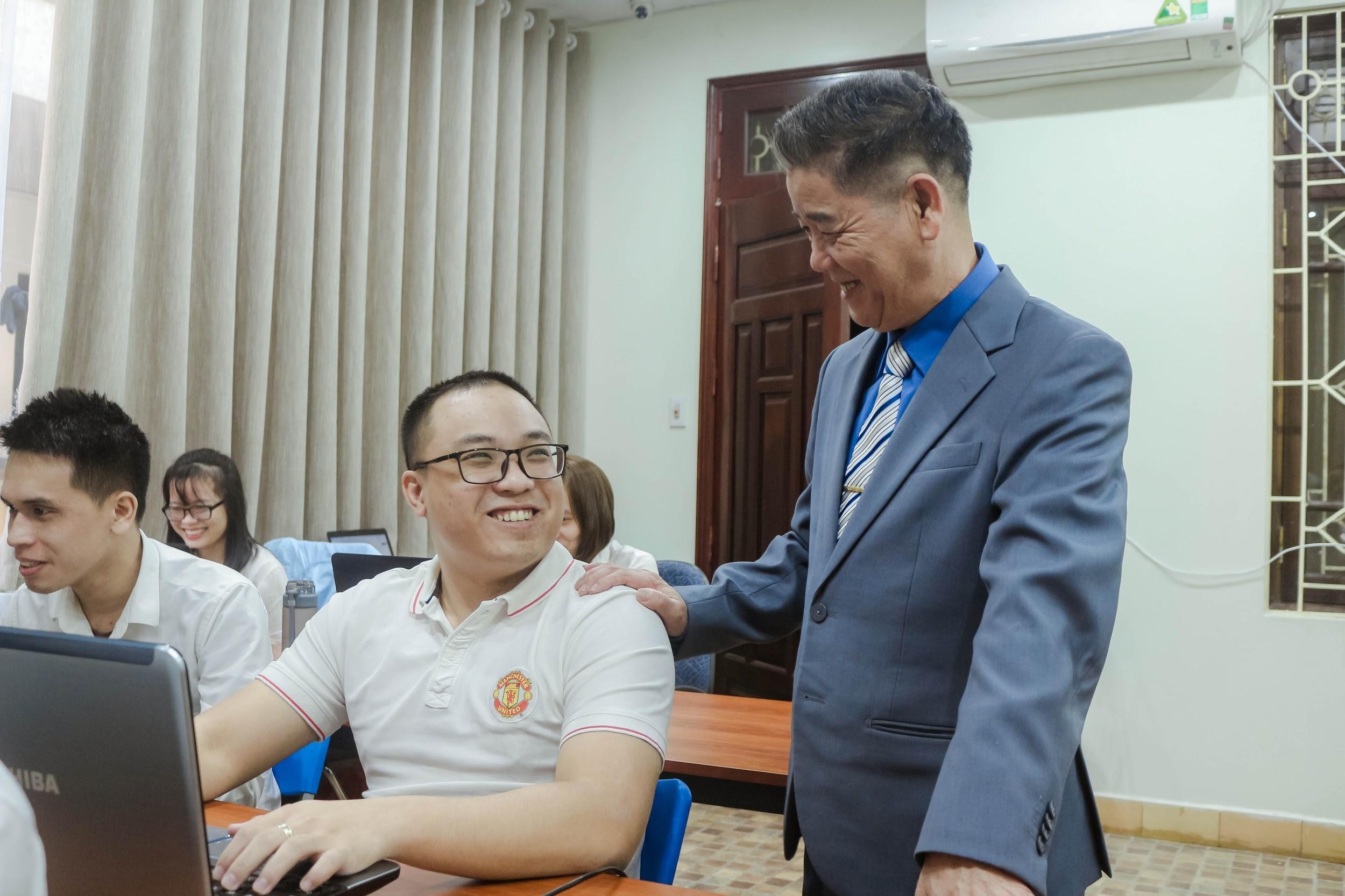 CEO timviec365.vn voi tran tro ve thuc trang viec lam nganh kinh doanh hinh anh