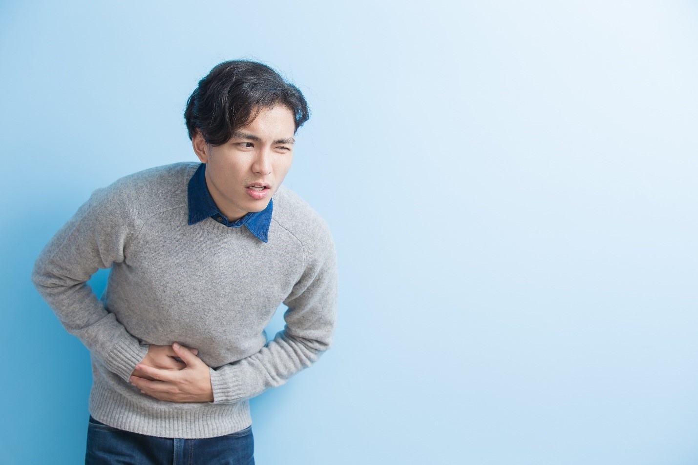 Vi sao nguoi viem dai trang de bi khang thuoc khang sinh? hinh anh