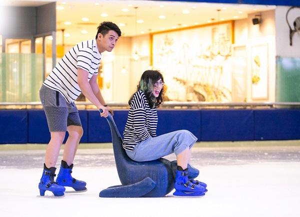 Valentine mua Covid-19: Phong dich nhung dung ngung yeu thuong hinh anh