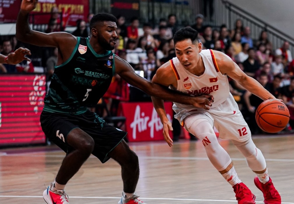 Saigon Heat tam hoan cac tran dau trong thang 2 hinh anh