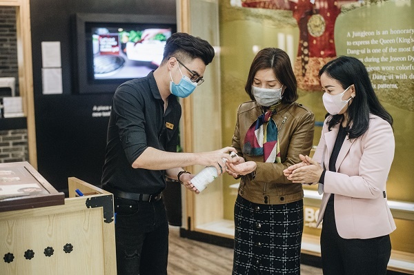 Nguoi tieu dung da binh tinh hon sau vai tuan tranh dich hinh anh