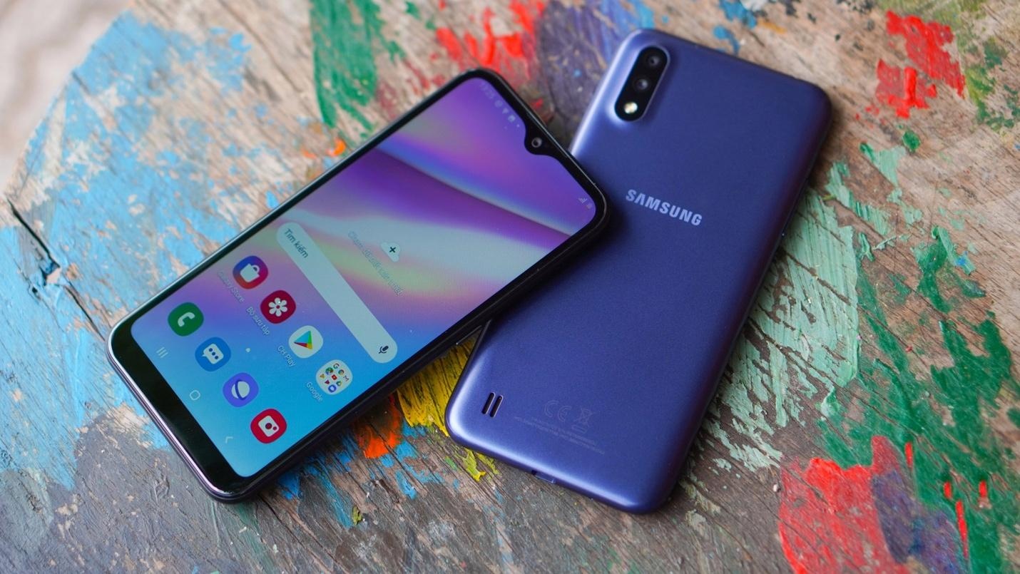 Samsung Galaxy A01 - thiet ke mong, camera kep, gia duoi 3 trieu hinh anh