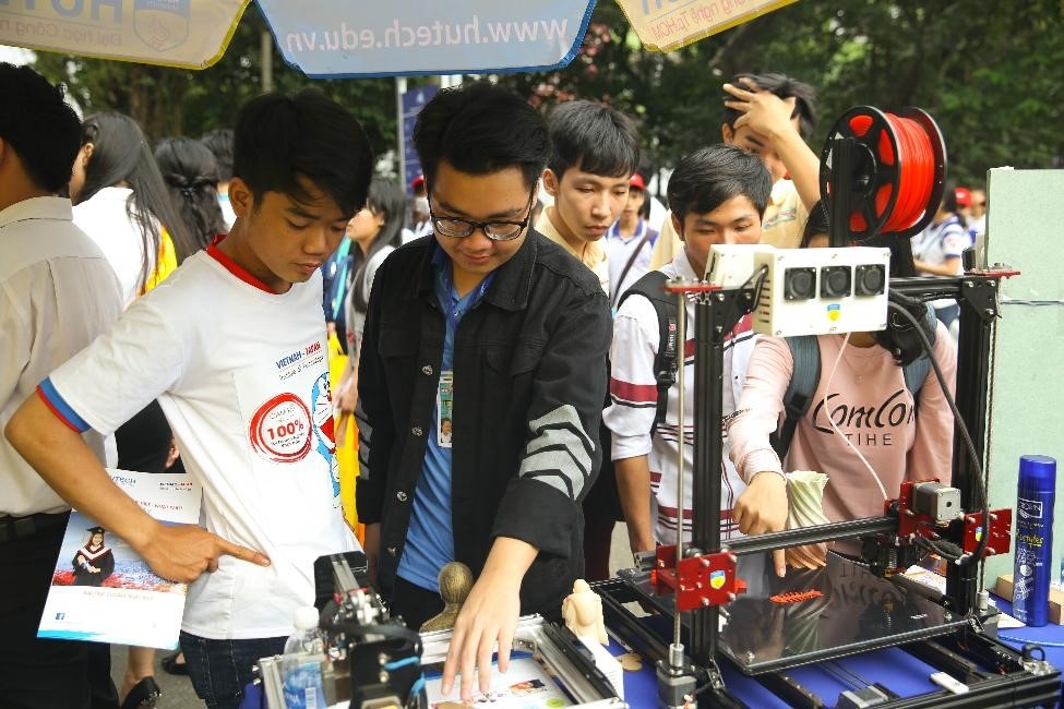 Hutech tu van tuyen sinh anh 1