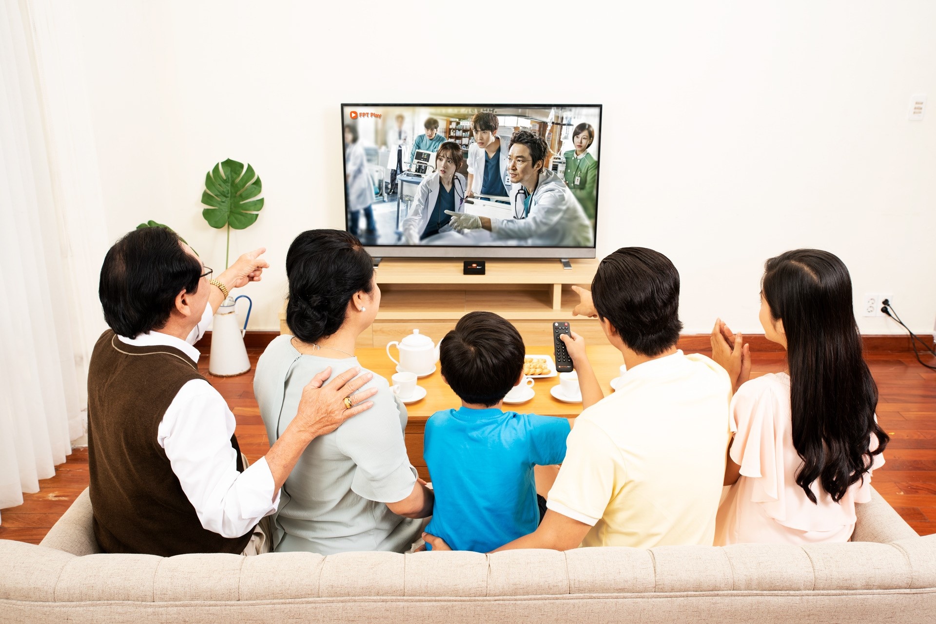 Co nen mua do cong nghe tang me nhan ngay 8/3? hinh anh