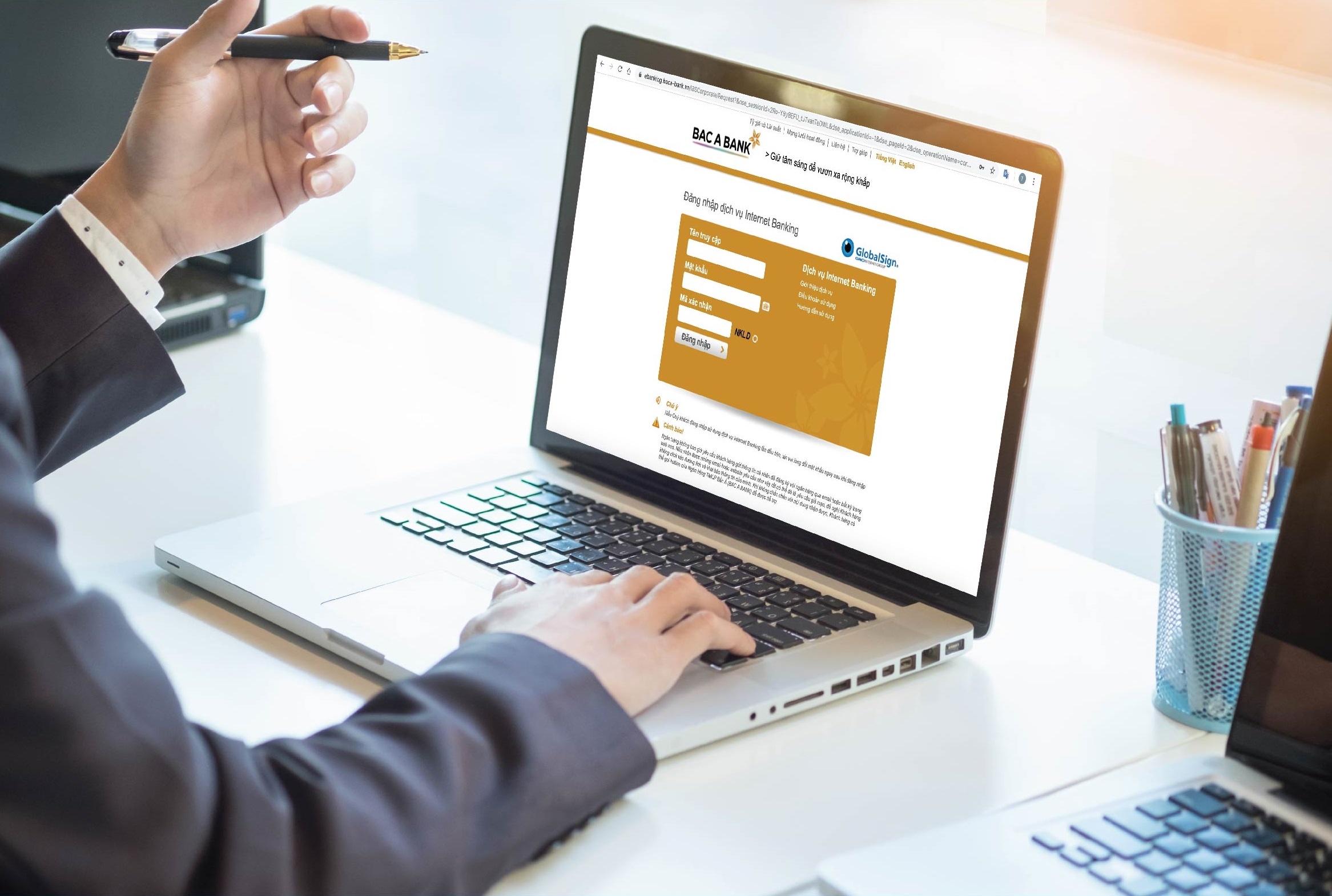 Bac A Bank tang cuong giao dich truc tuyen kem nhieu uu dai mua dich hinh anh