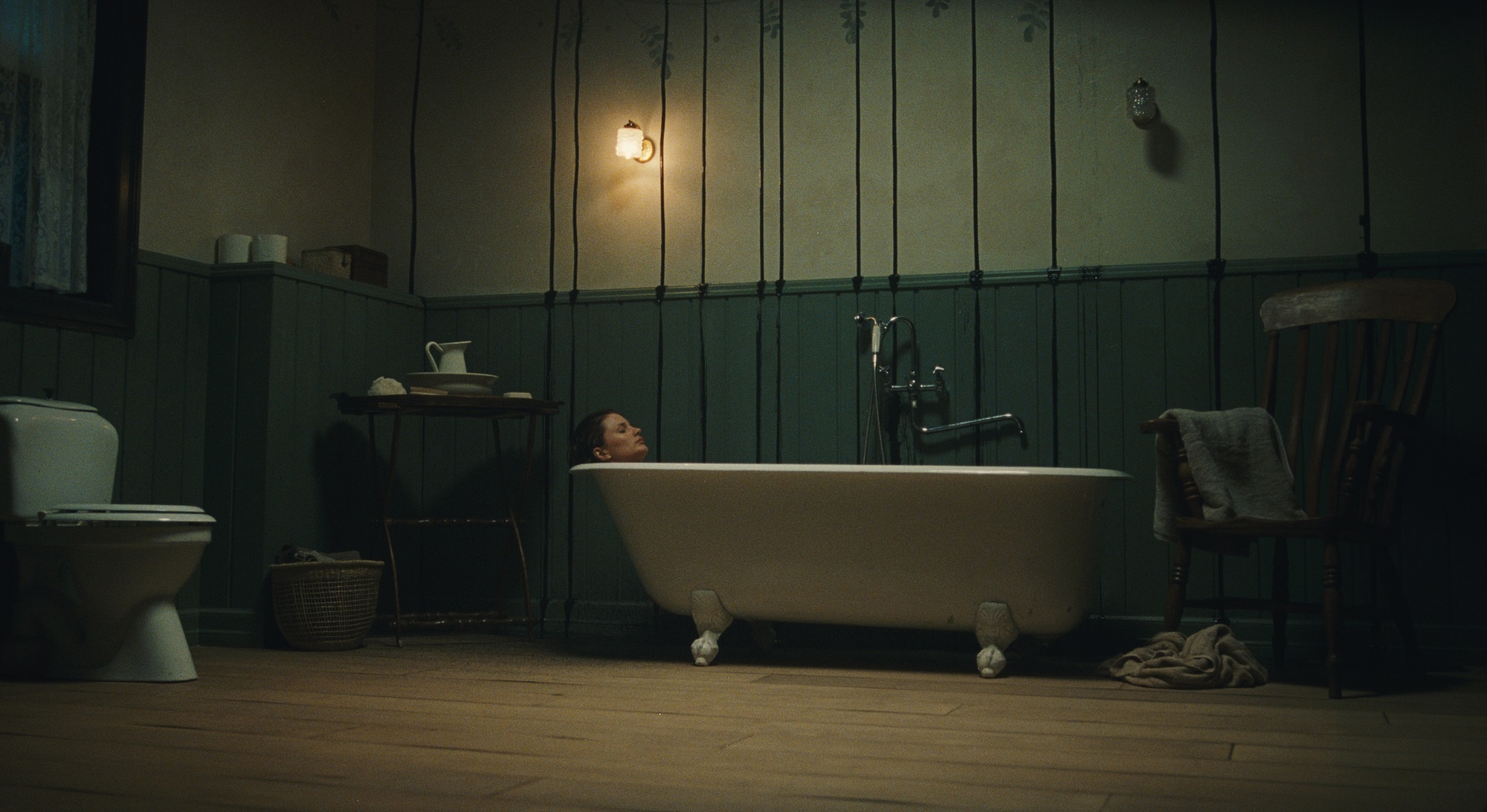 Ac mong ben ho anh 1