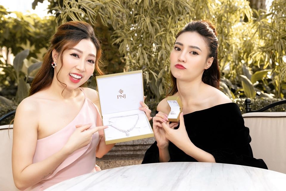 Hoc Lan Ngoc, Bao Anh cach tang qua 8/3 cho nguoi than mua Covid-19 hinh anh