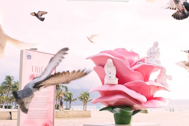 Nguoi dan 3 mien noi gi ve buc tuong 'Mot nua hoa hong'? hinh anh