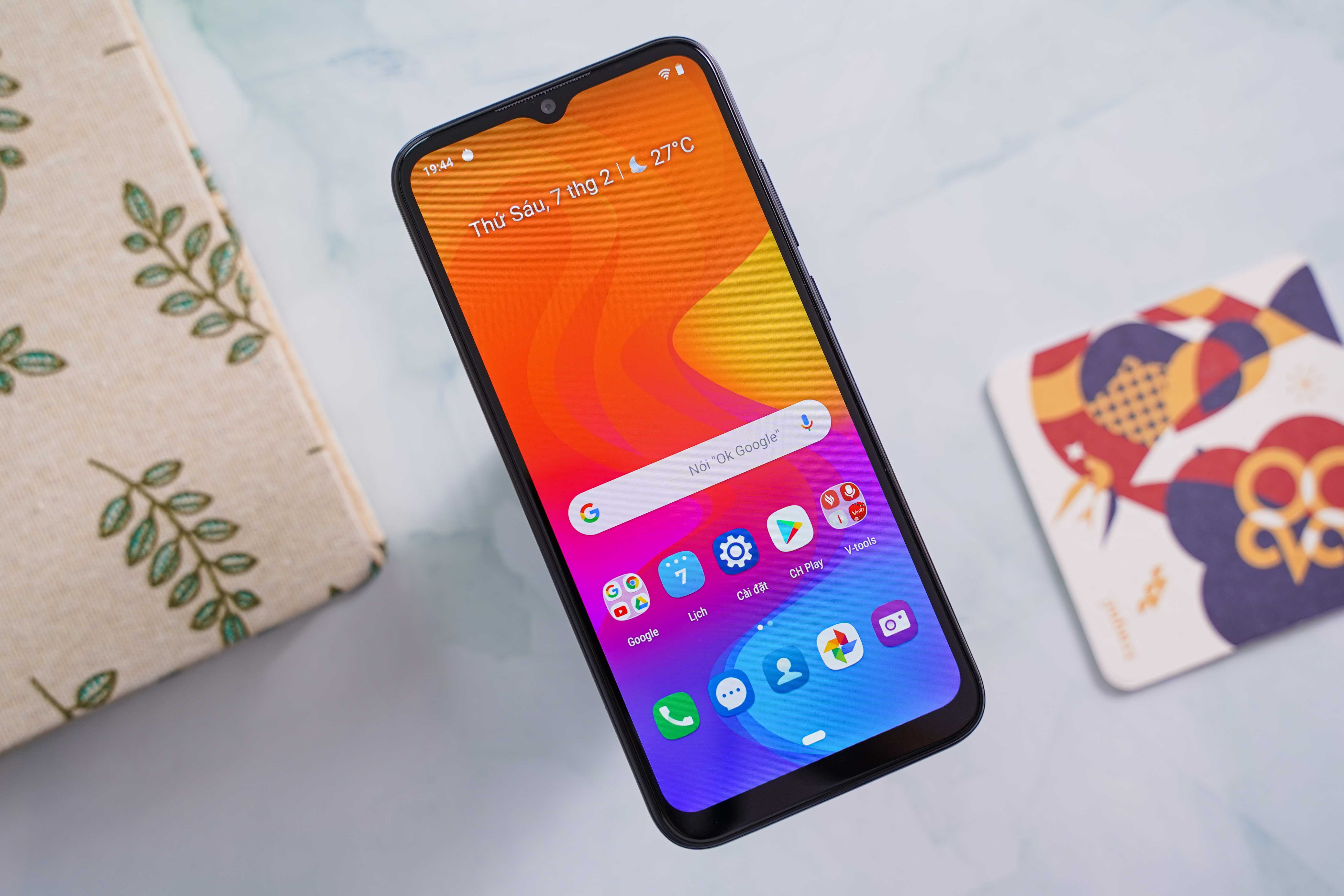 Voi ban RAM 4 GB/64 GB, Vsmart Joy 3 la 'keo thom' phan khuc 3 trieu? hinh anh