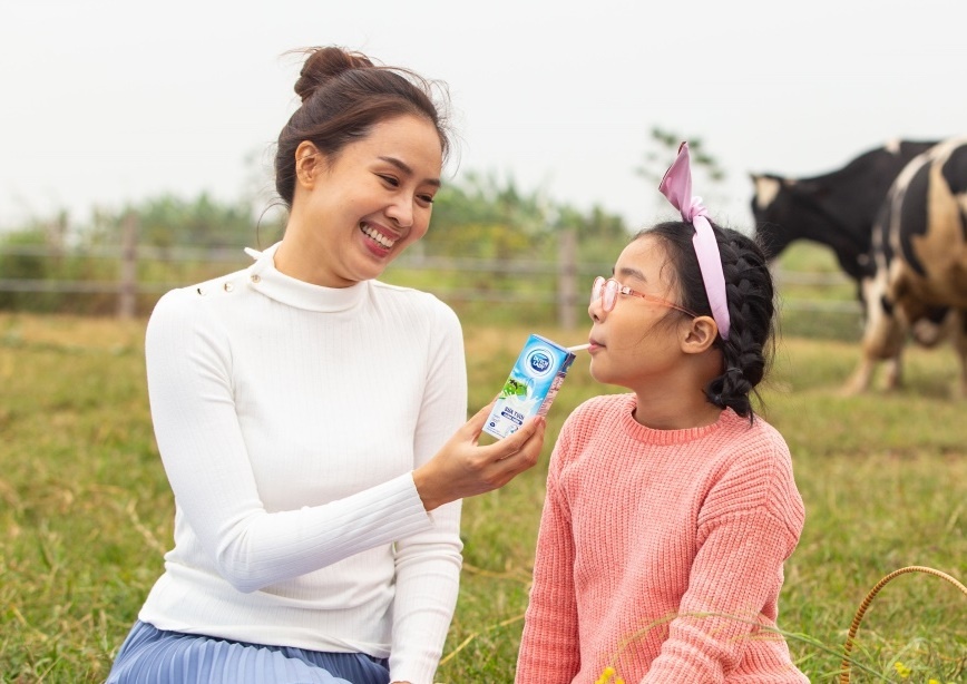 Duoc an co ngoai, dan bo Co Gai Ha Lan cho sua an toan, chat luong hinh anh