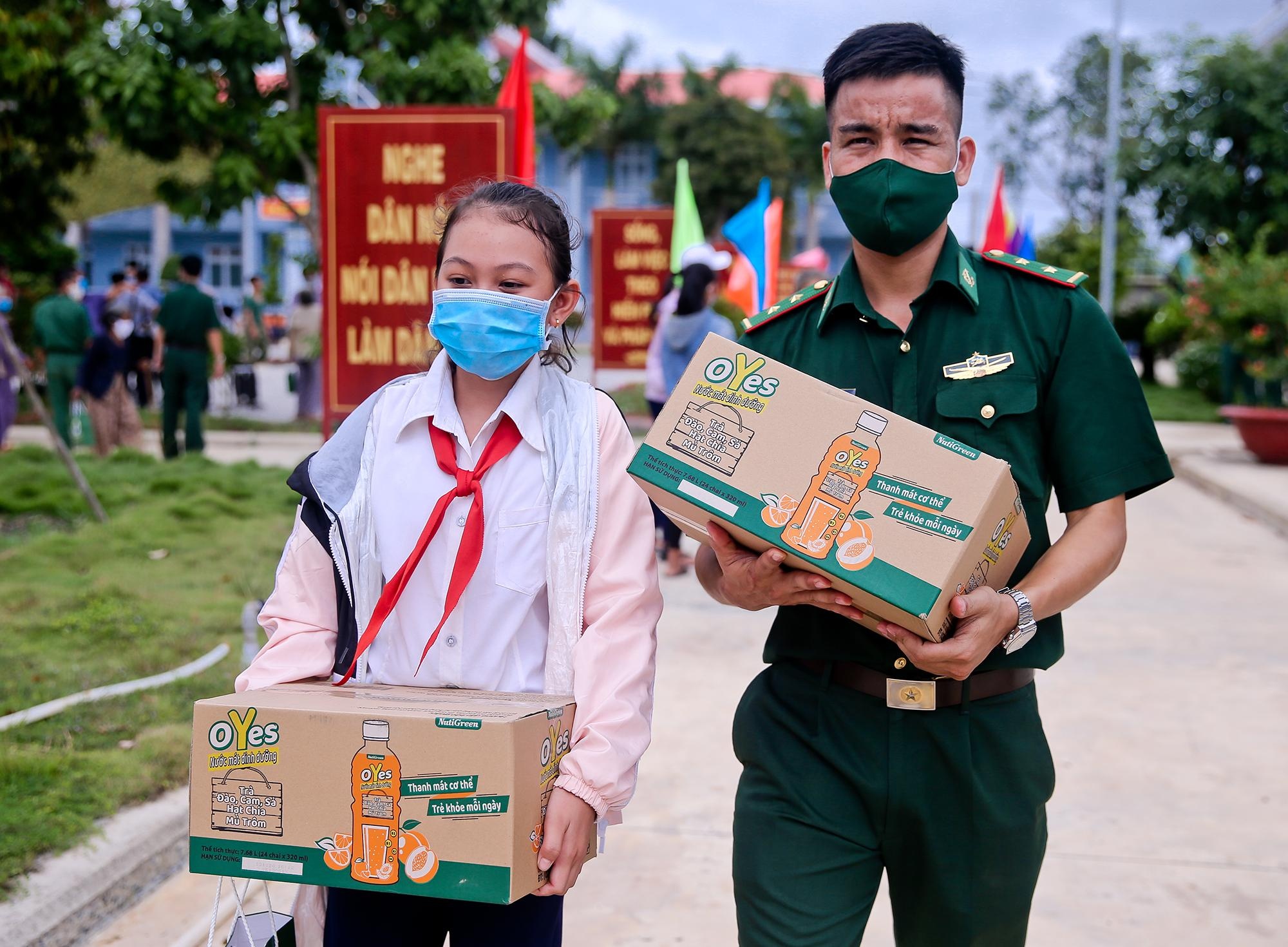 Doanh nghiep Viet tiep suc chien si, nguoi dan Tay Ninh chong dich hinh anh