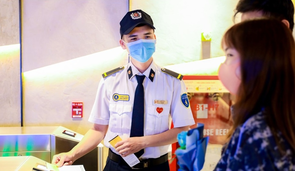 Chuyen nhung nguoi lam nganh dich vu giua dich Covid-19 hinh anh