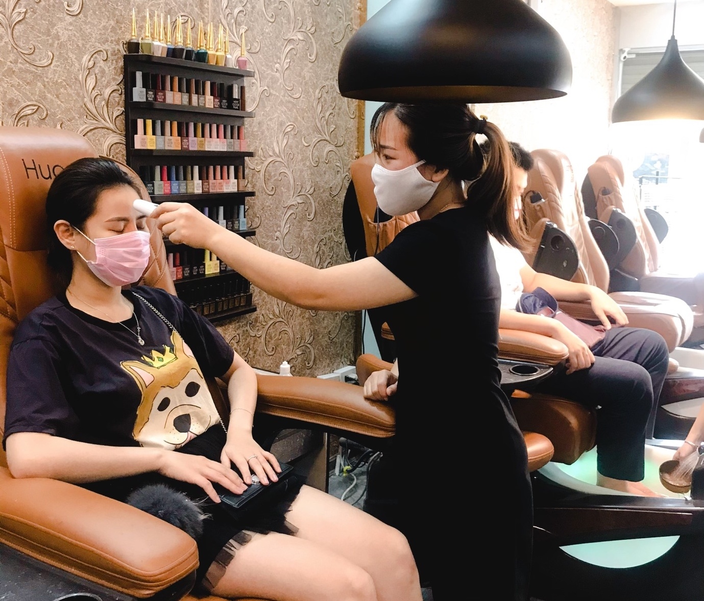 Huong Nail va cach lam dep an toan mua dich Covid-19 hinh anh