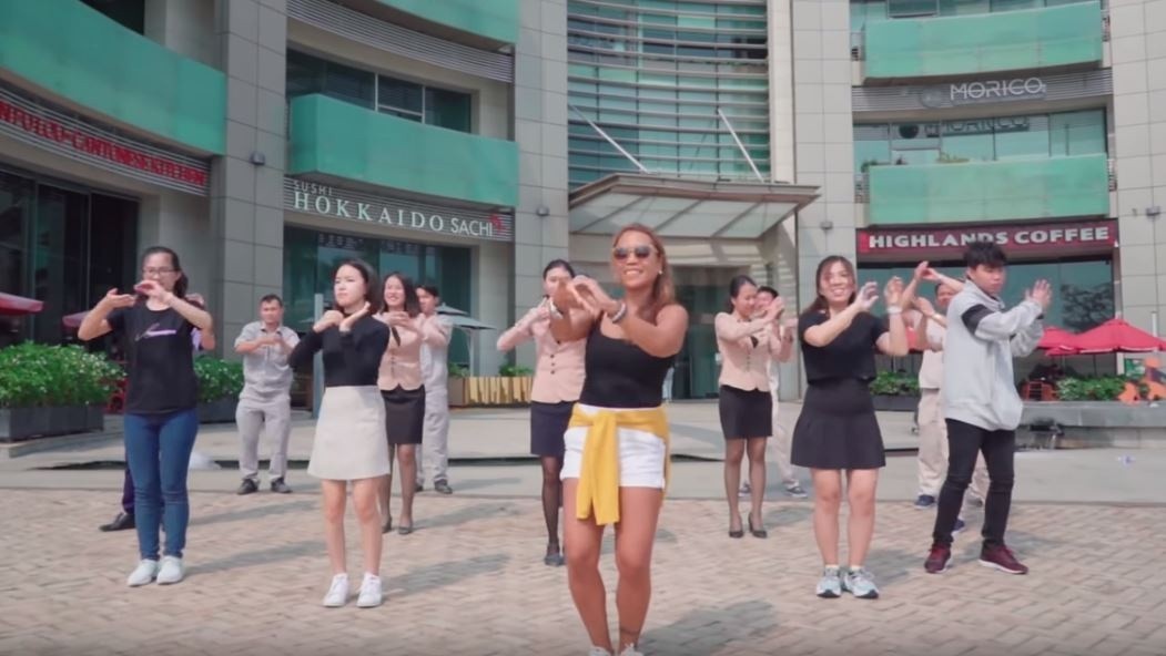 Crescent Mall tung video 'Vu dieu rua tay' phong chong virus corona hinh anh