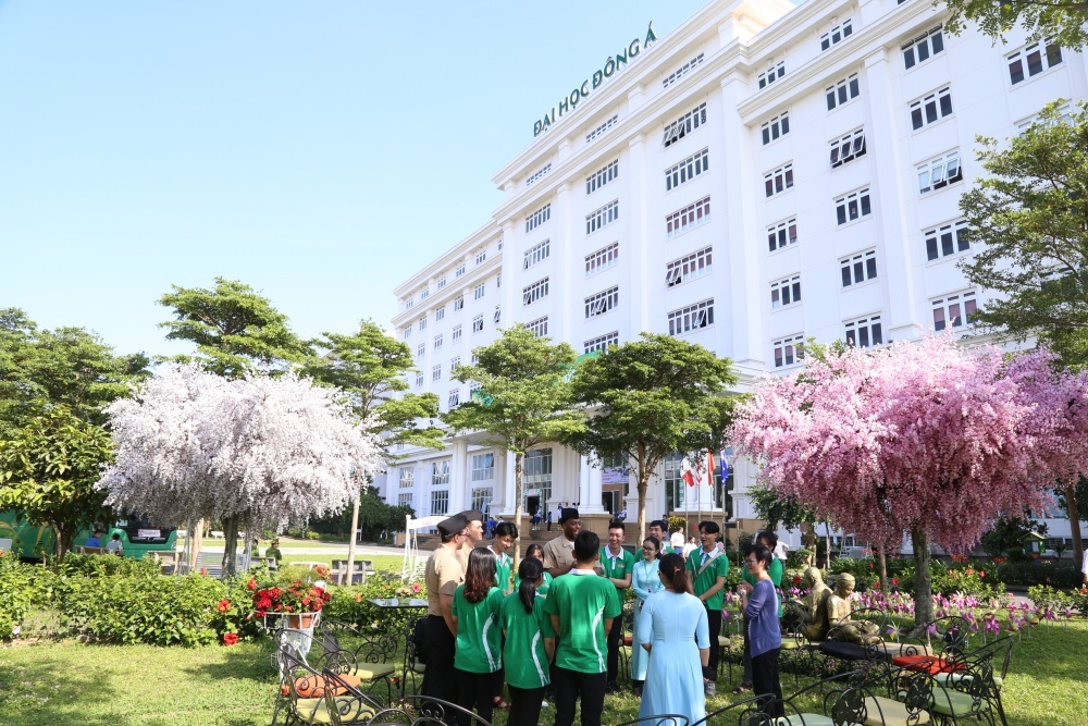 Dai hoc Dong A anh 1