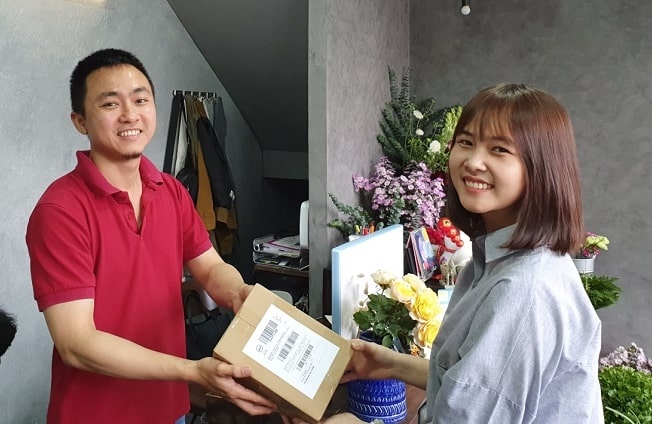 Lazada tang tien ich, ho tro nguoi tieu dung trong mua dich hinh anh