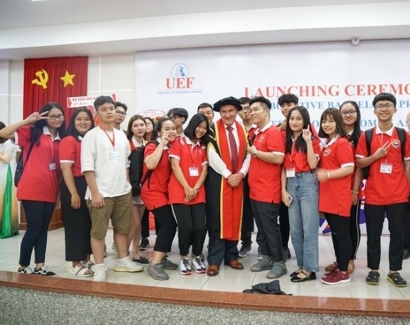 Cu nhan chuong trinh Anh Quoc tai UEF anh 4