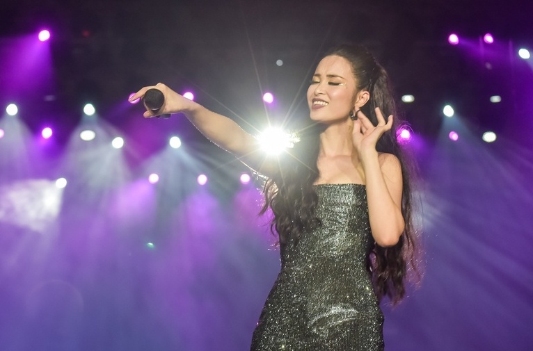 Dan sao quy tu tai dai nhac hoi truc tuyen, co vu tinh than chong dich hinh anh