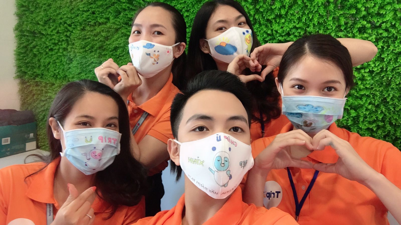 Chien dich 'Happy mask' huong ung thong diep o nha mua dich hinh anh