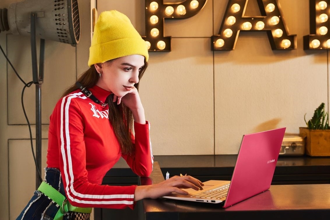 Nen chon laptop hoc online tai nha theo tieu chi gi? hinh anh