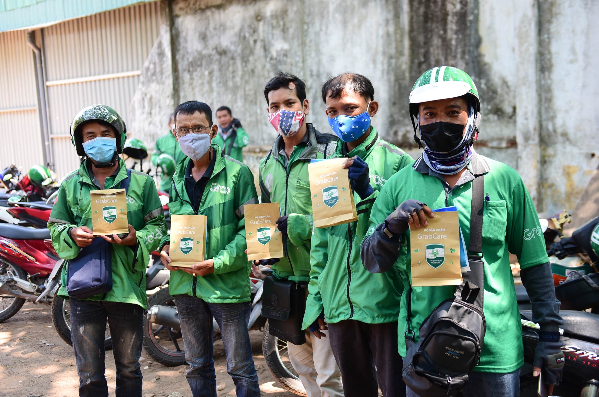 Grab tang cuong bien phap chong Covid-19, ho tro doi tac va khach hang hinh anh