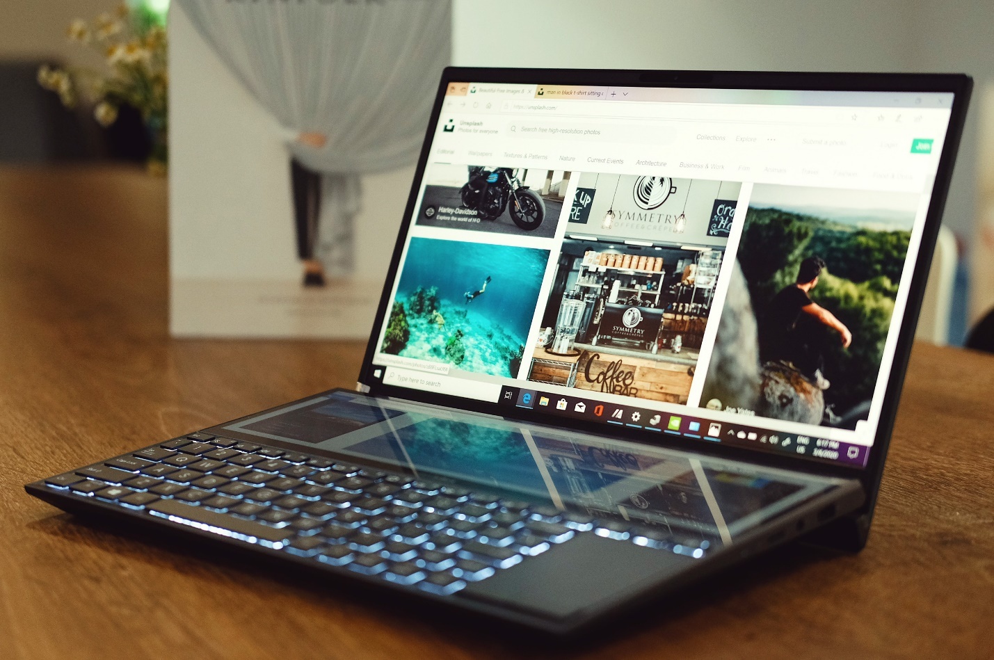 Laptop sang tao noi dung Asus ZenBook Duo anh 6