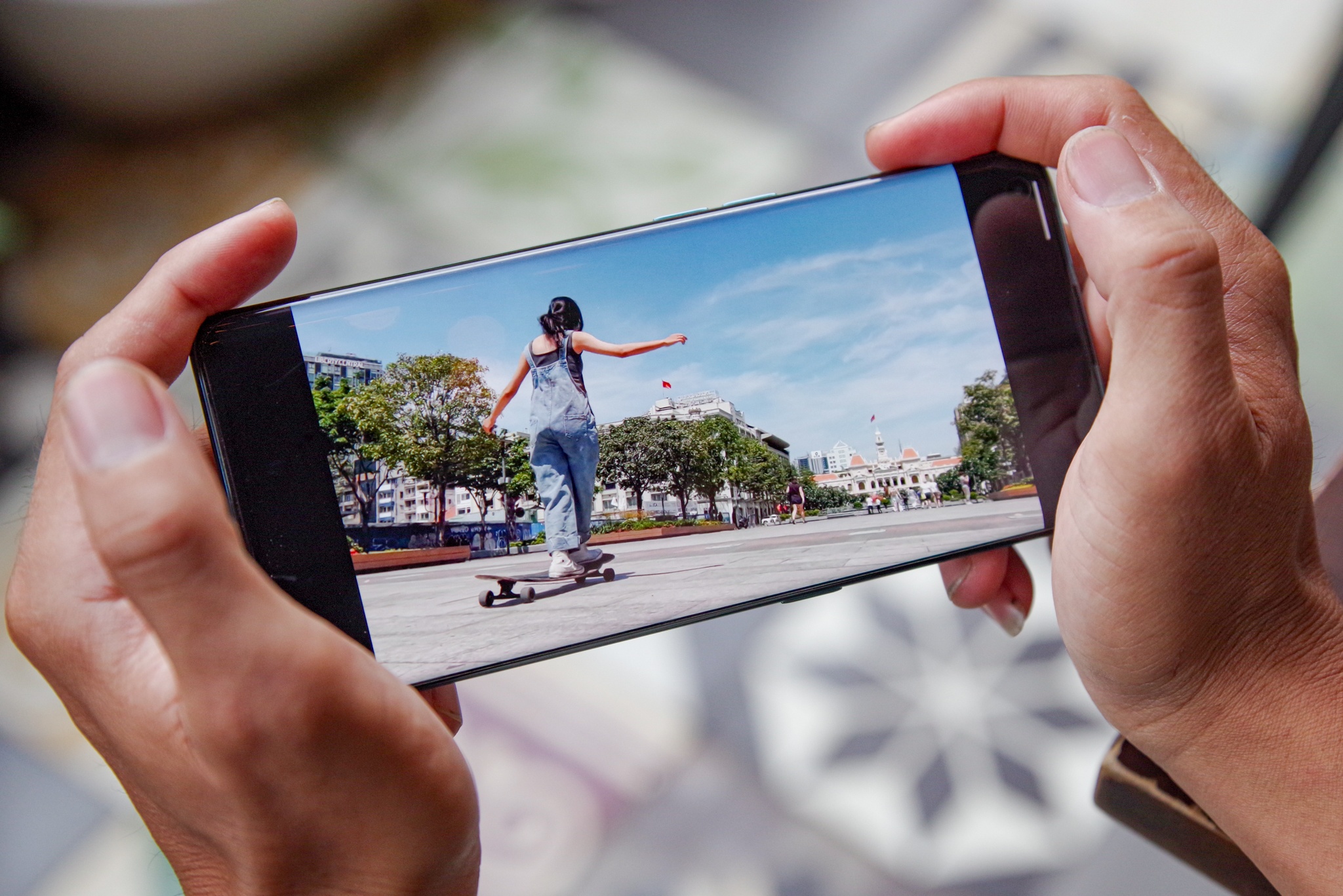 Trai nghiem kha nang quay phim sieu chong rung cua Oppo Find X2 hinh anh