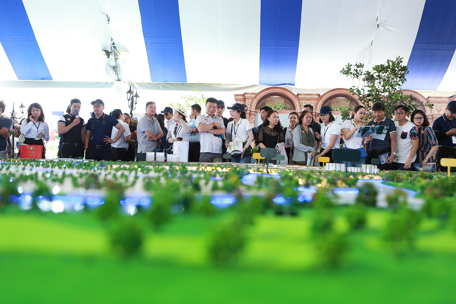 Vi sao do thi sinh thai phia dong TP.HCM duoc nha dau tu chu y? hinh anh