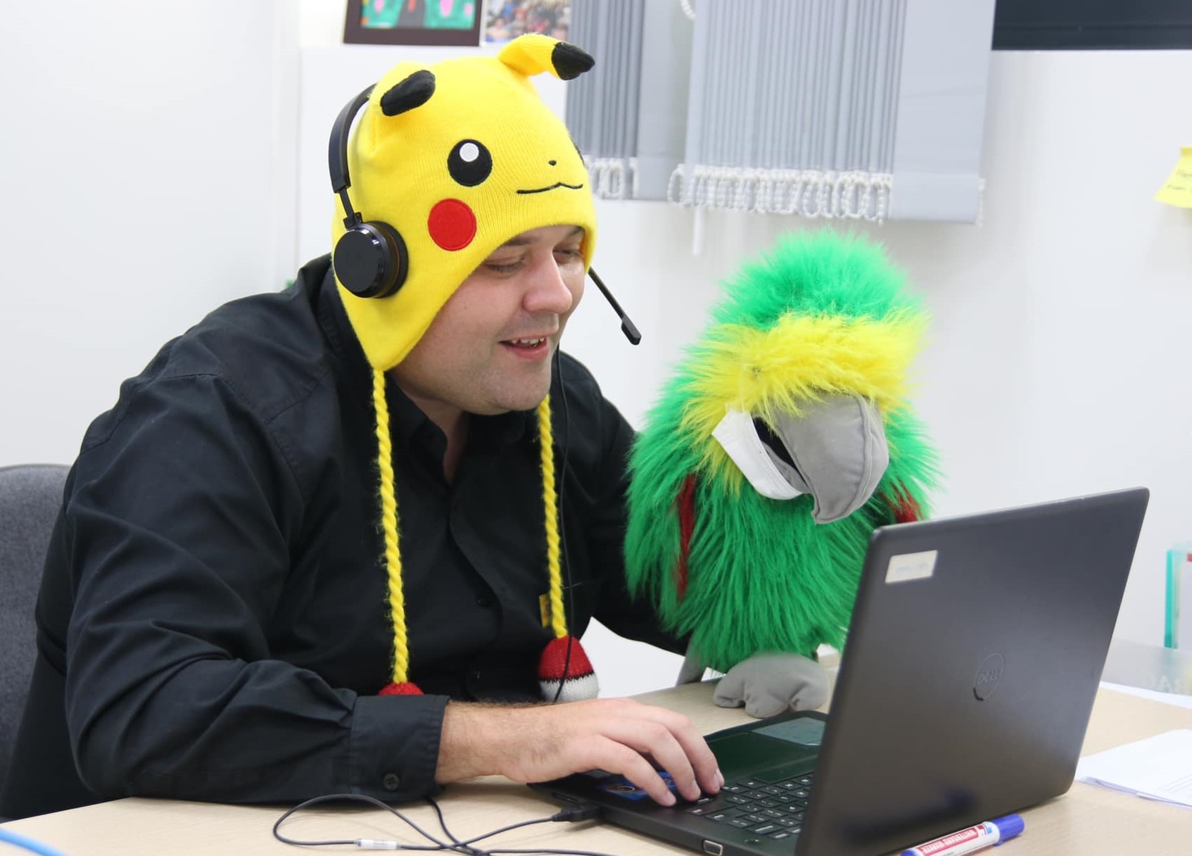 Tham quan lop hoc truc tuyen mua dich cua thay tro Vinschool hinh anh