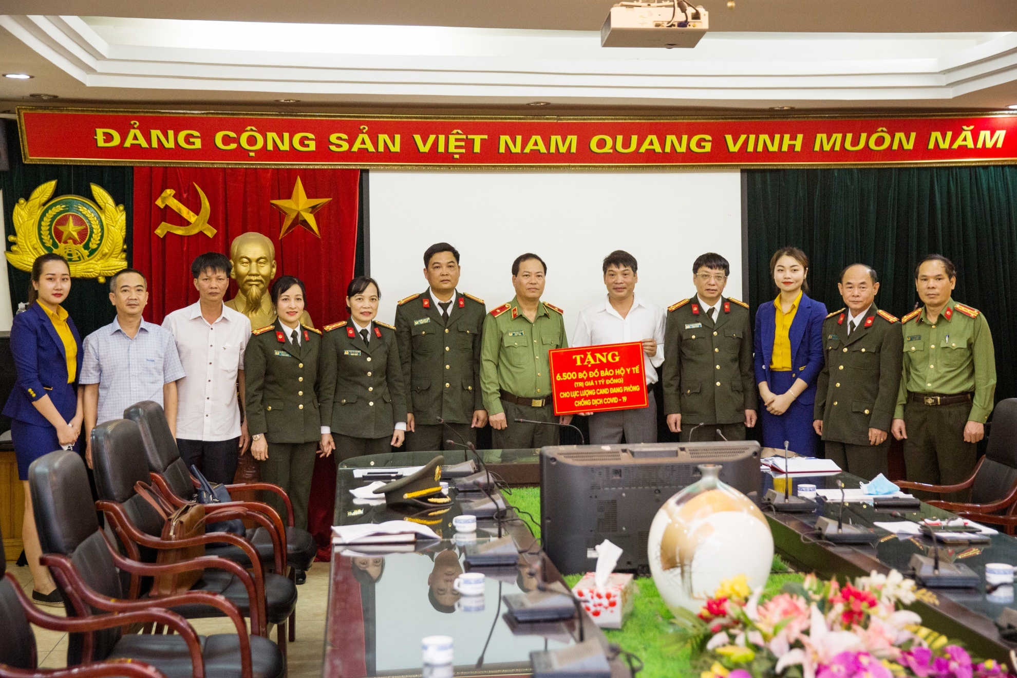 TMV Ngọc Dung hỗ trợ phòng dịch ảnh 3 TMV Ngoc Dung ho tro phong dich anh 3