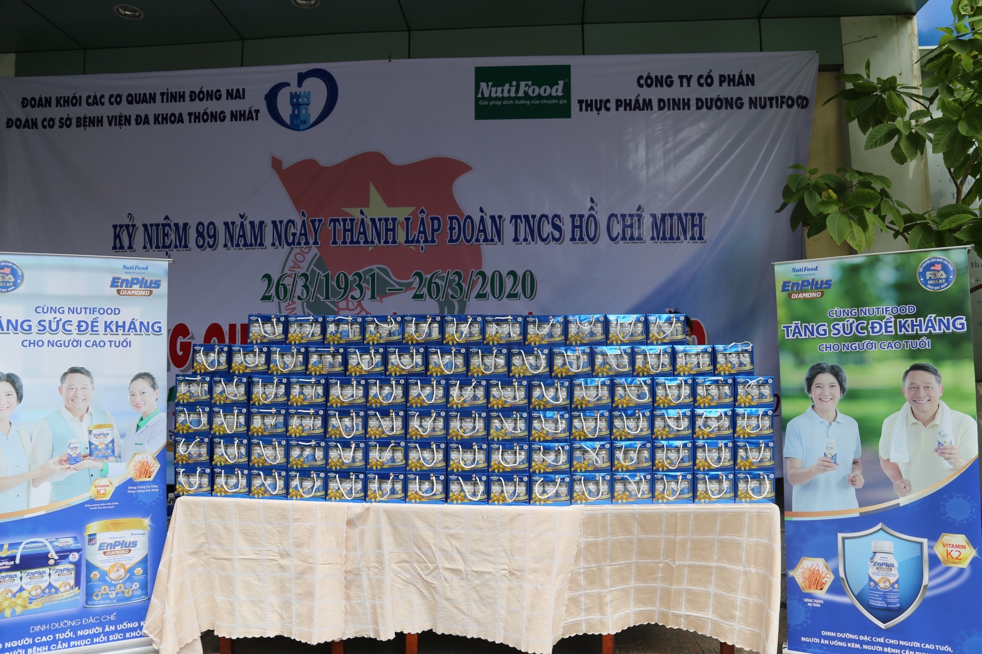 NutiFood tang qua anh 1