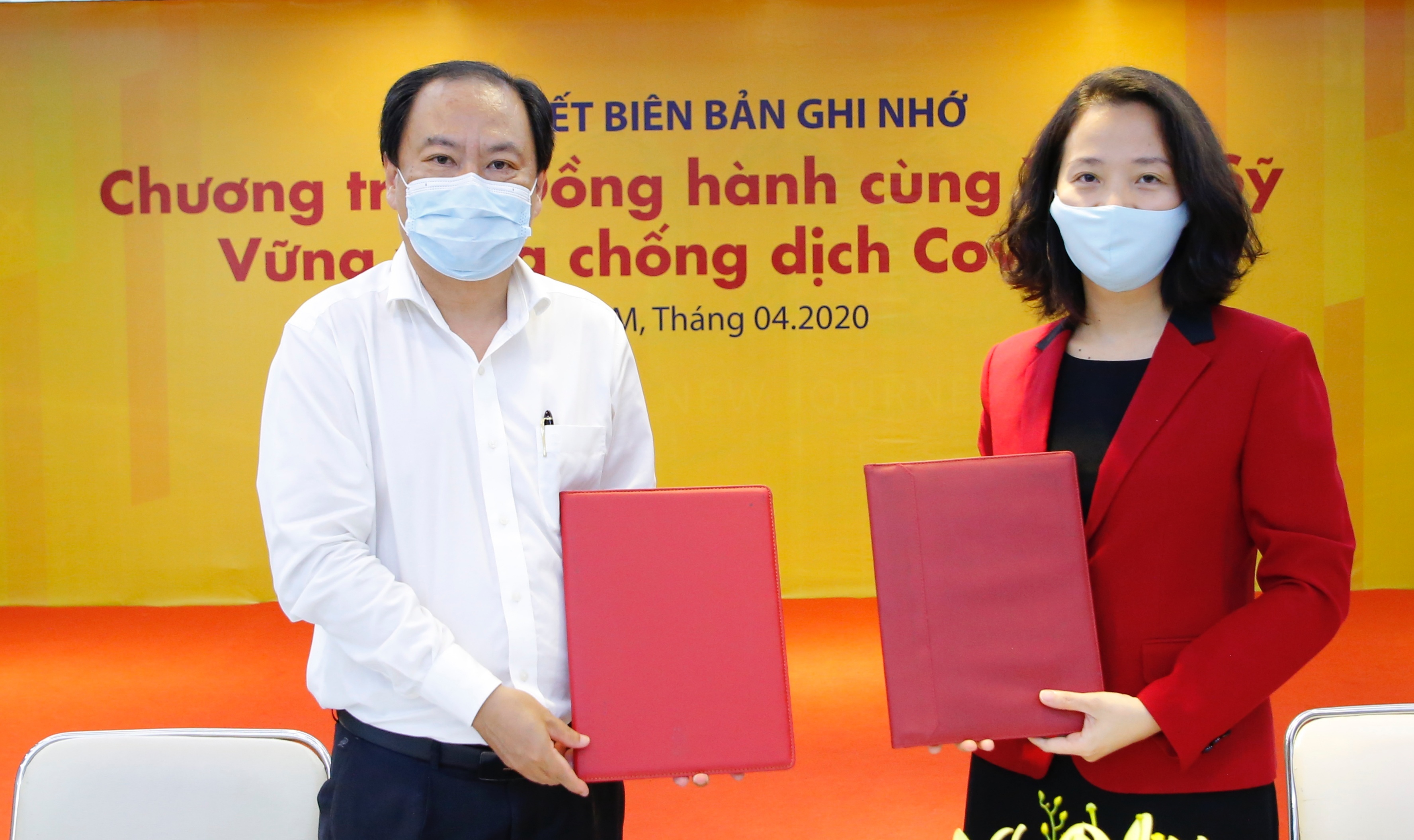 VUS ho tro y bac si vung vang chong dich Covid-19 hinh anh