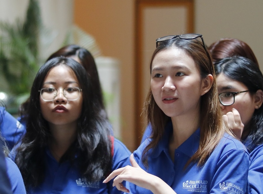 Phu huynh, hoc sinh tim phuong an thay the du hoc mua dich Covid-19 hinh anh