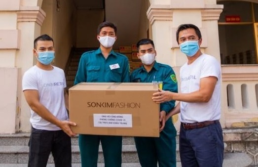 Son Kim Retail chung suc chong dich cung tuyen dau hinh anh