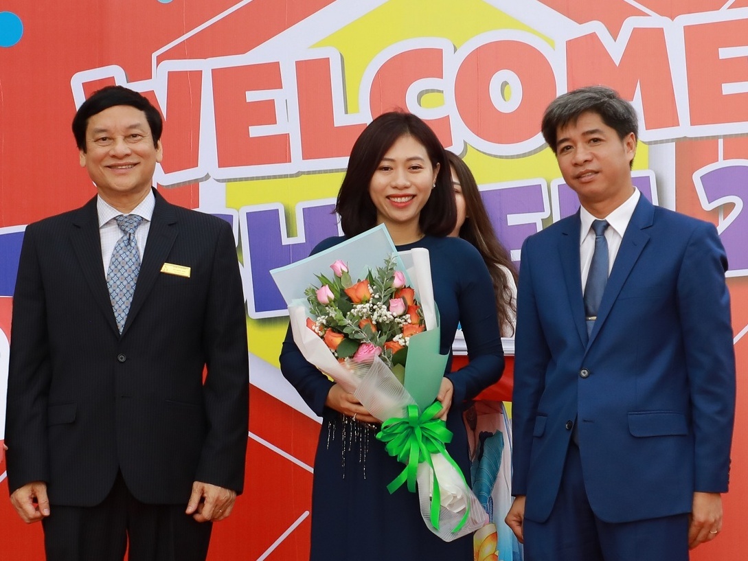 Hoc bong tuyen sinh dai hoc tiep suc si tu trong mua dich hinh anh