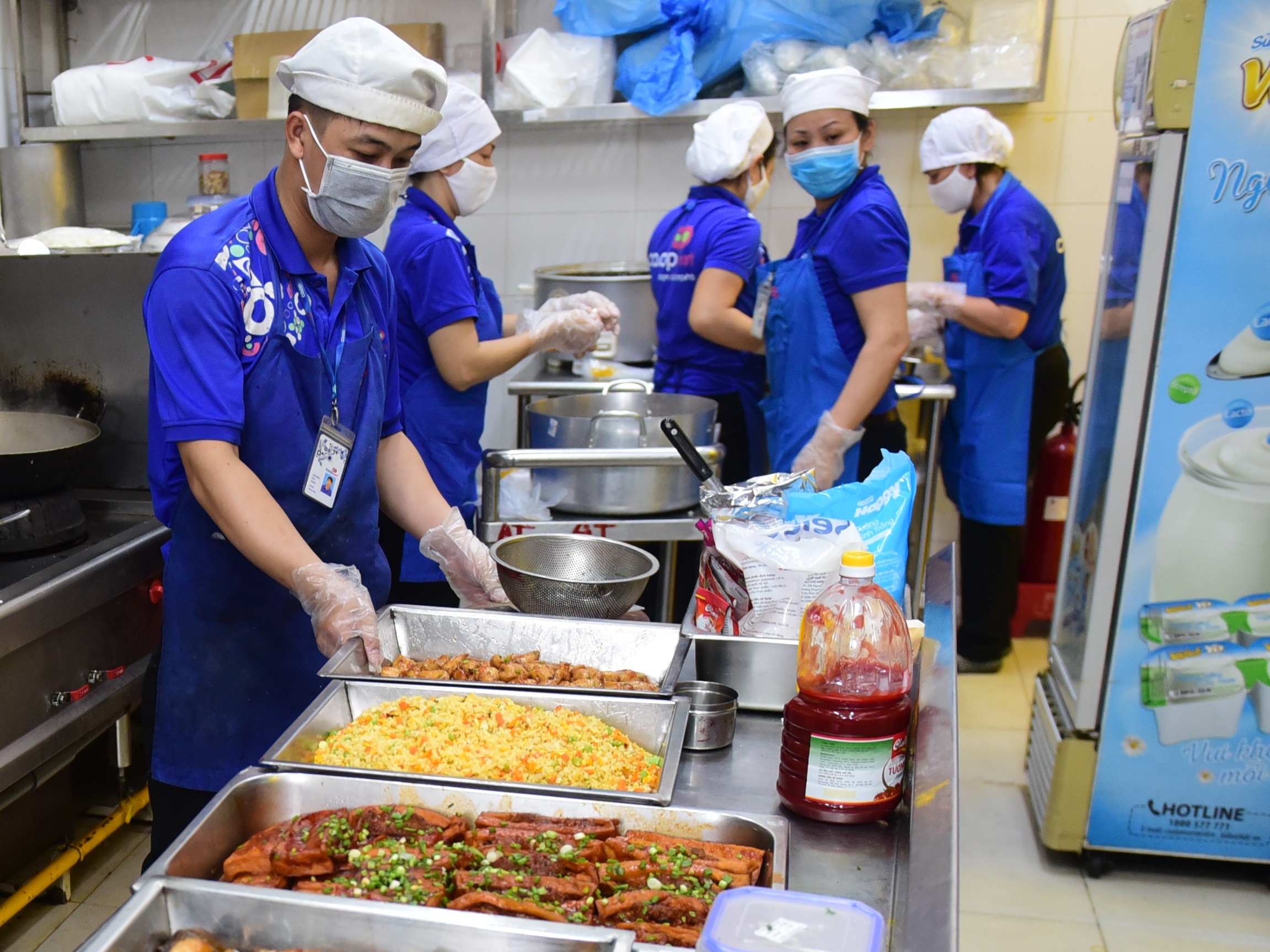 Saigon Co.op chap hanh nghiem quy dinh ATTP suat an phuc vu cach ly hinh anh