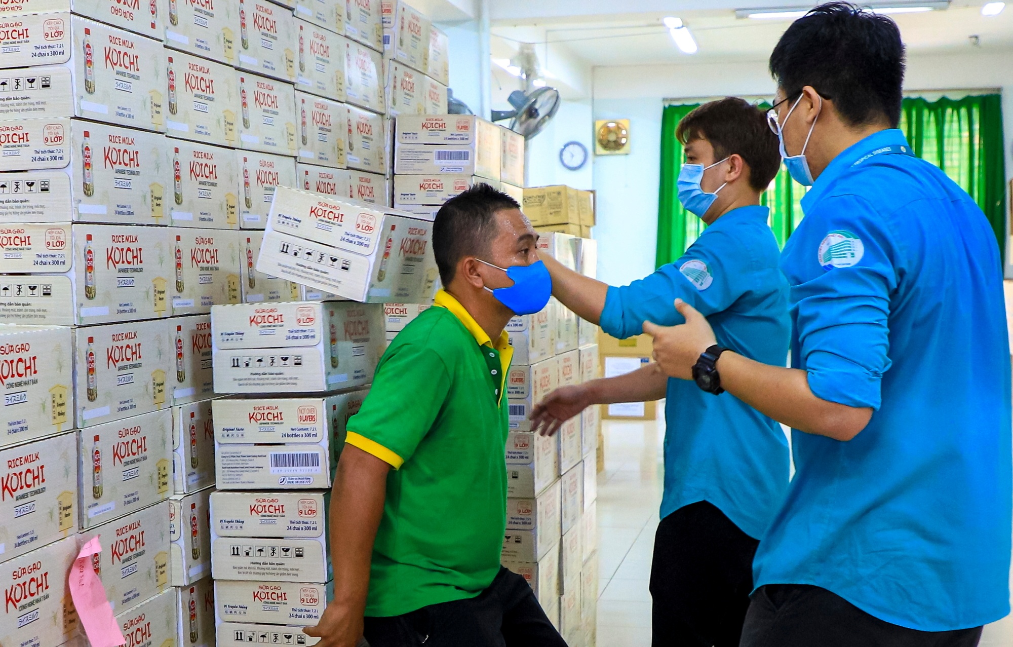 Trao mon qua suc khoe, tiep dong luc vuot qua dai dich hinh anh