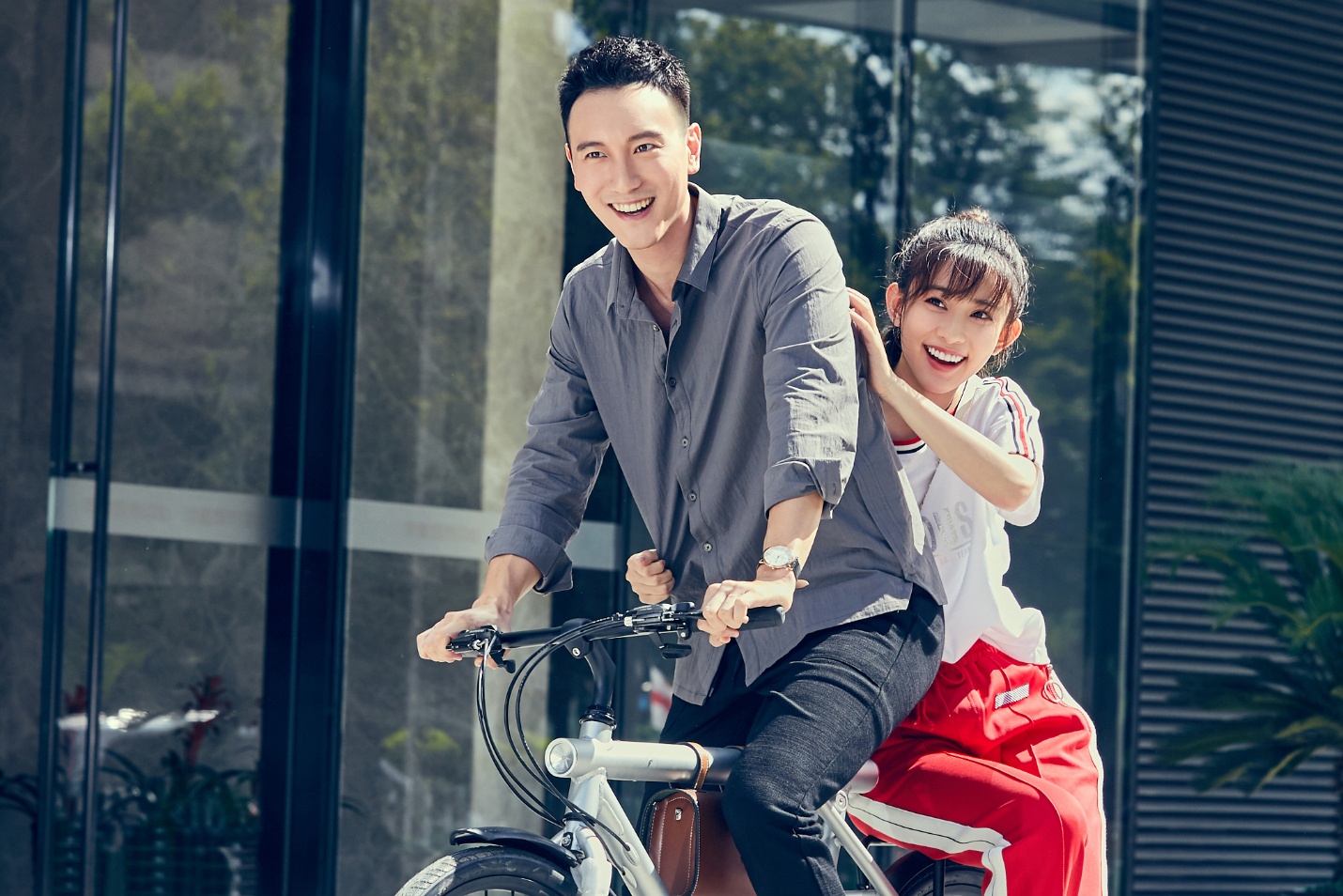 Vuong Duong Minh sam vai tong tai trong 'Toi khong nghien mua sam' hinh anh