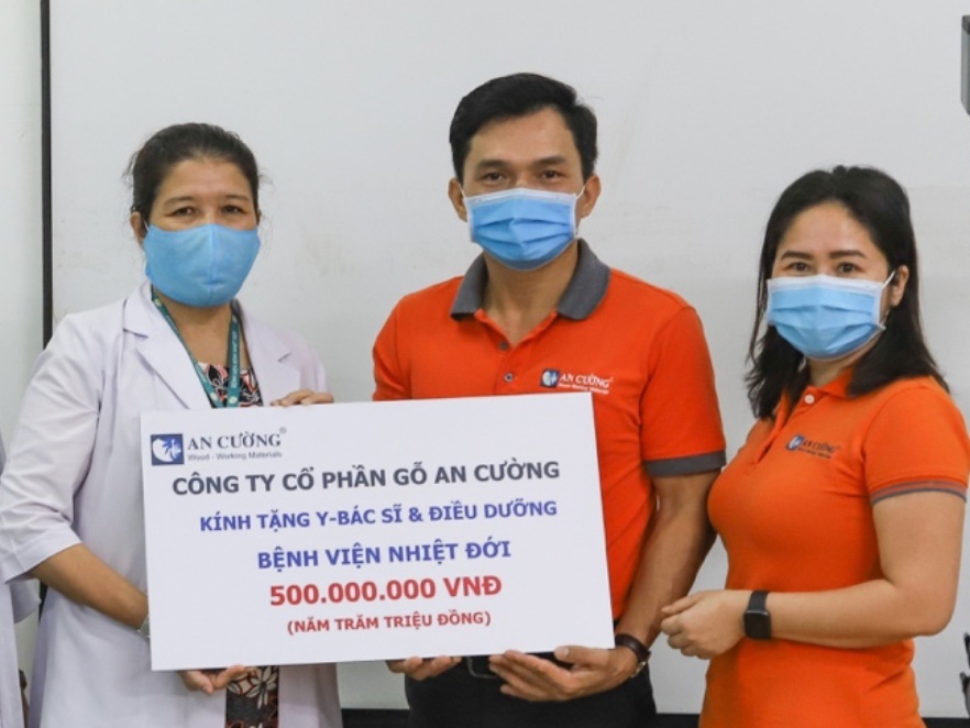 Doanh nghiep nganh go va dia oc ung ho hon 3,3 ty chong Covid-19 hinh anh