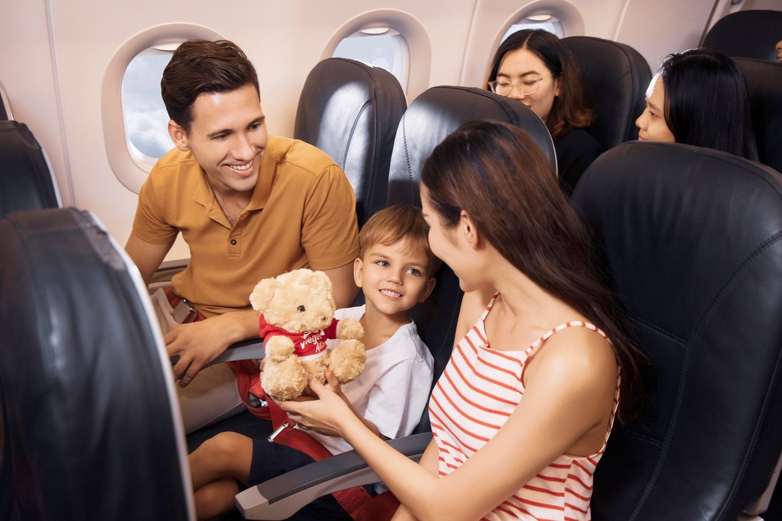 O nha va len ke hoach bay ca nam cung the Power Pass cua Vietjet hinh anh
