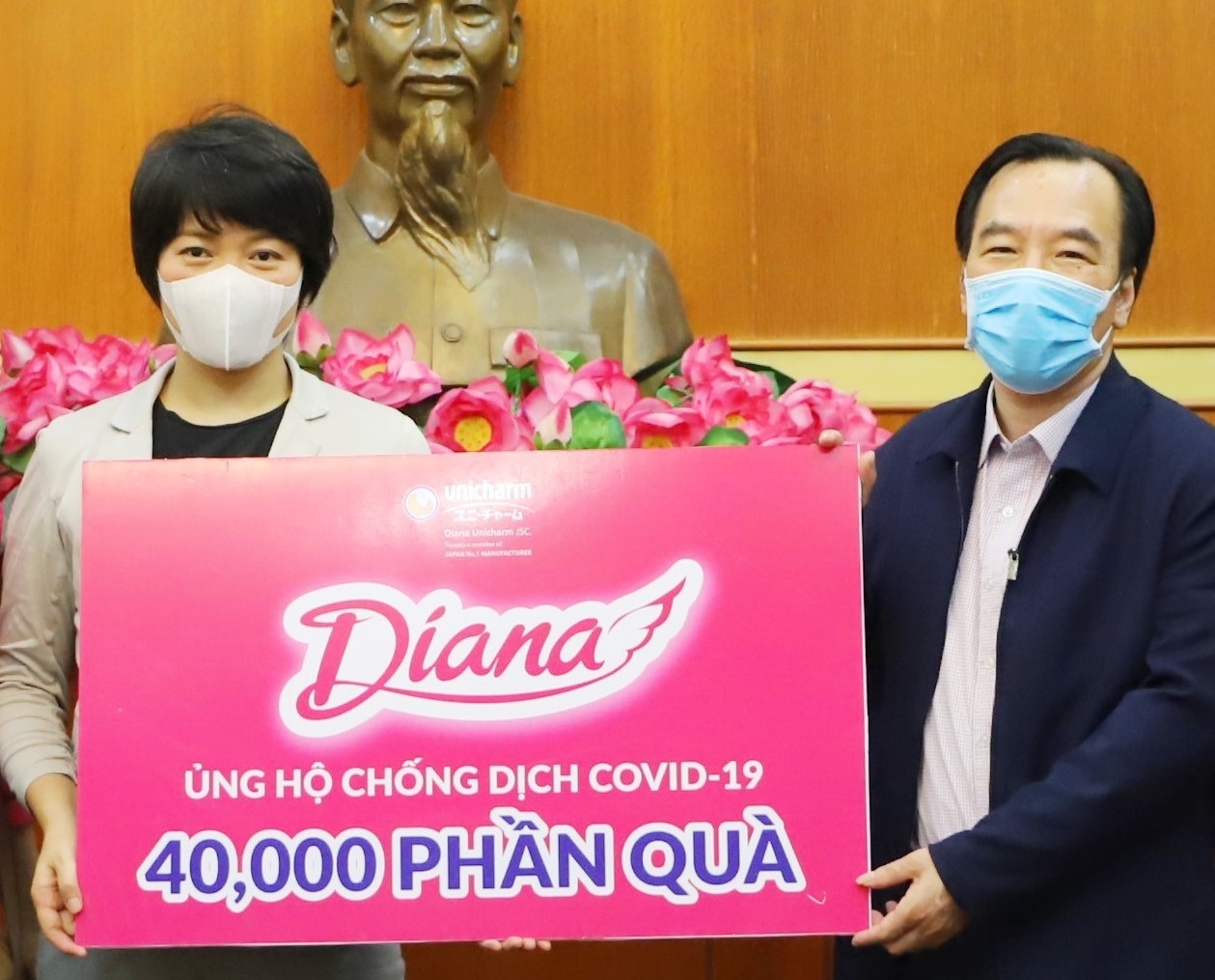 Diana Unicharm ung ho 4,3 ty dong phong chong dich Covid-19 hinh anh