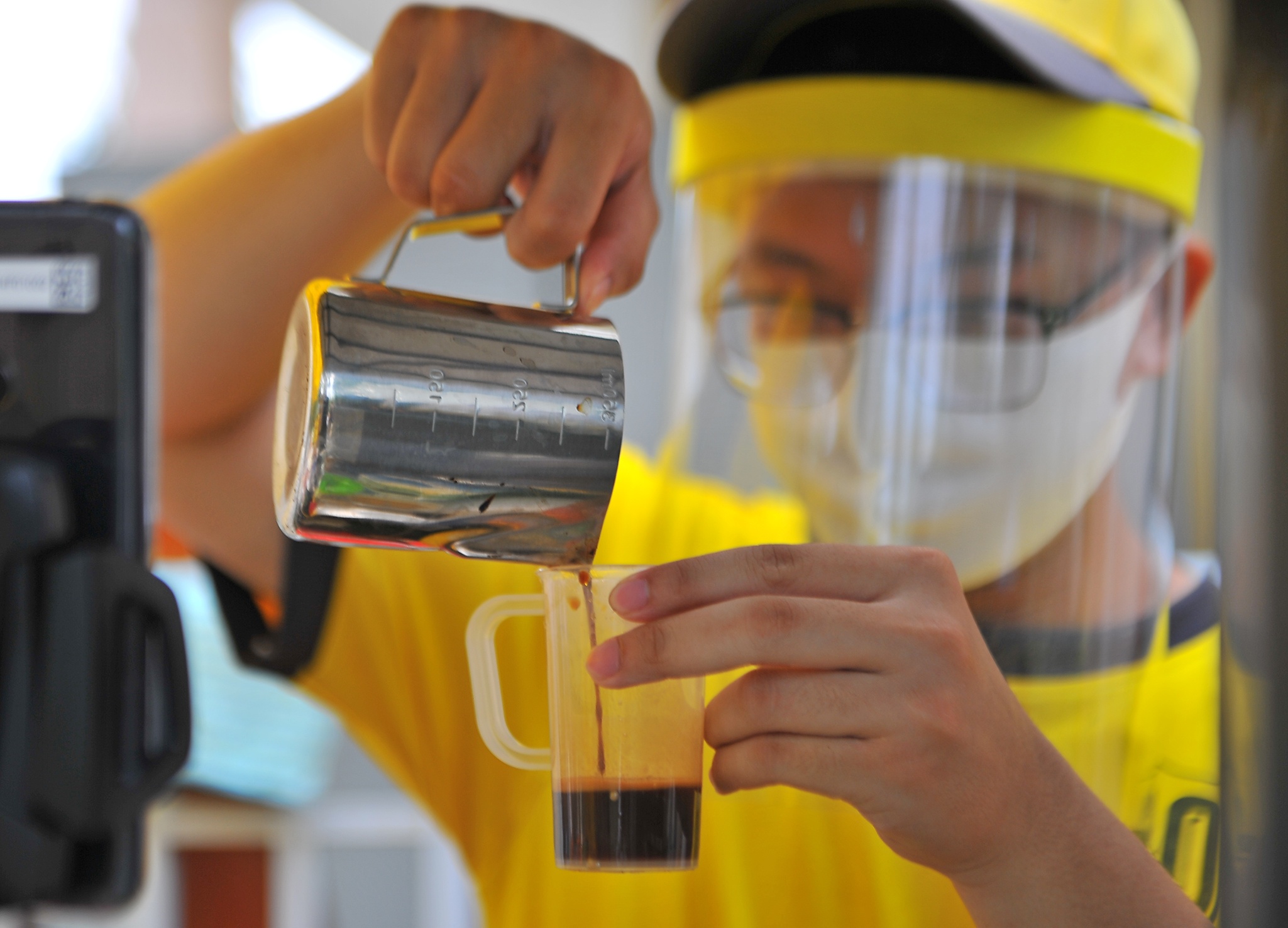 Ong Bau tiep suc bac si chong dich anh 7