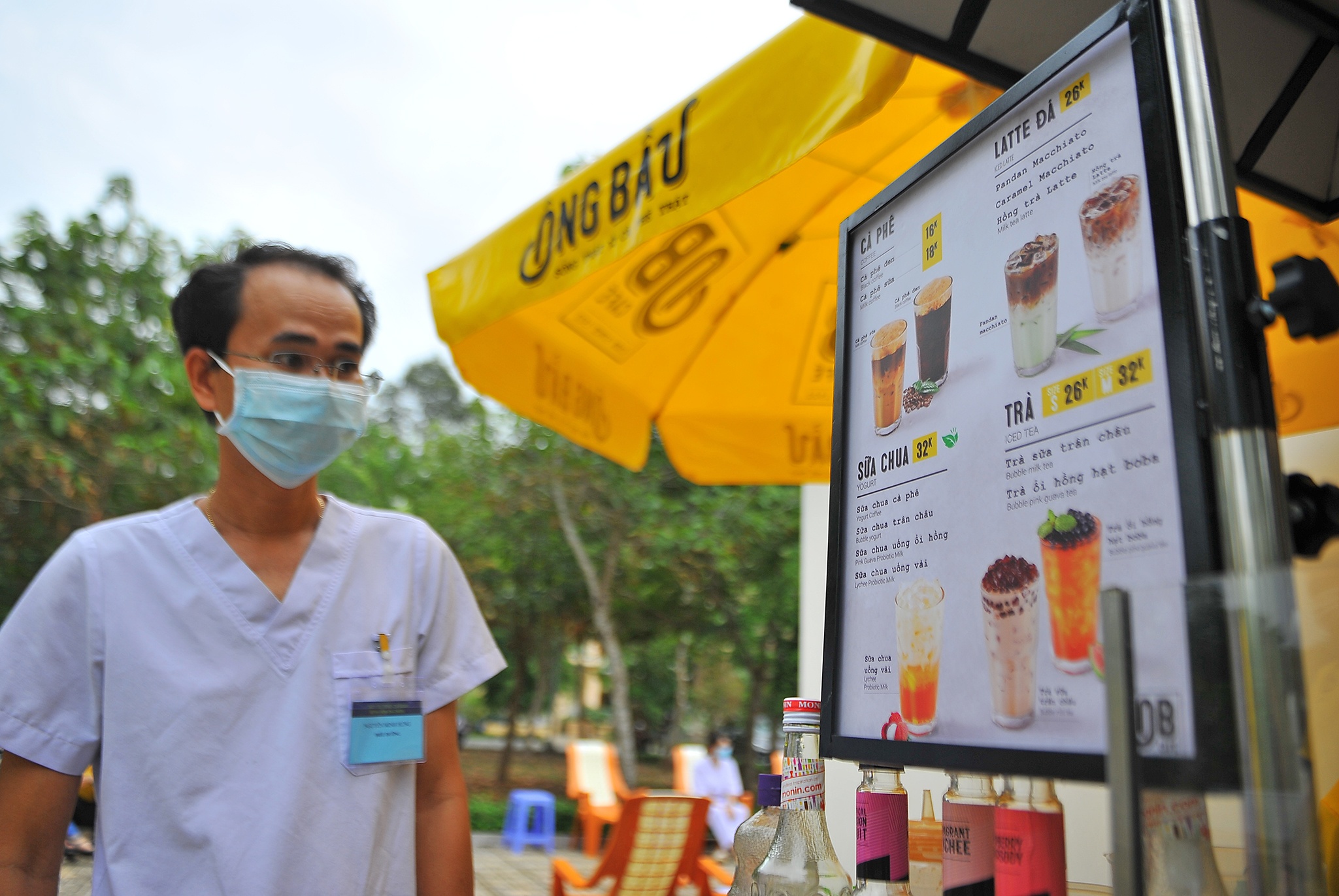 Ong Bau tiep suc bac si chong dich anh 10