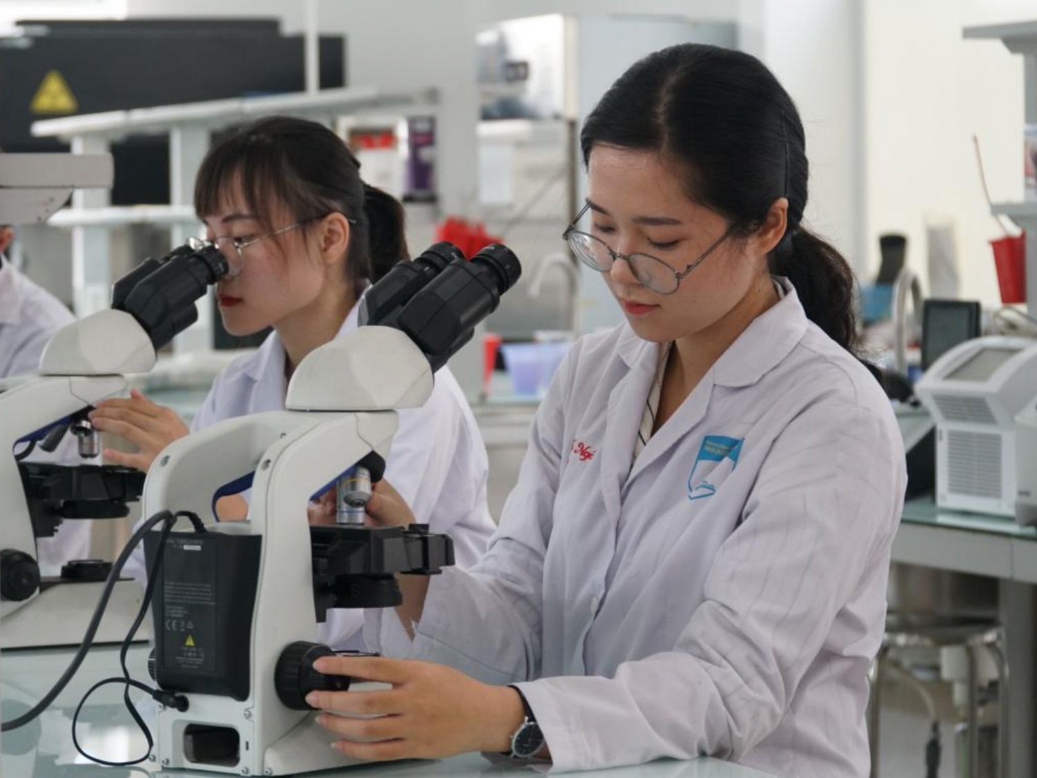 Ly giai suc hut cua nganh duoc tai Hutech hinh anh