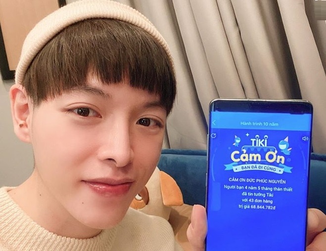 Sao Viet khoe thanh tich mua sam online hinh anh