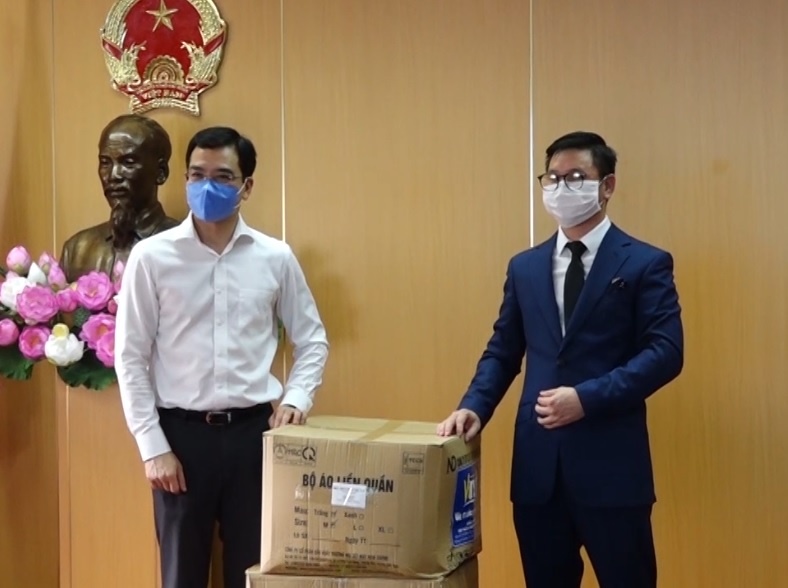 Bo Y te tiep nhan 100.000 khau trang phuc vu chong dich Covid-19 hinh anh