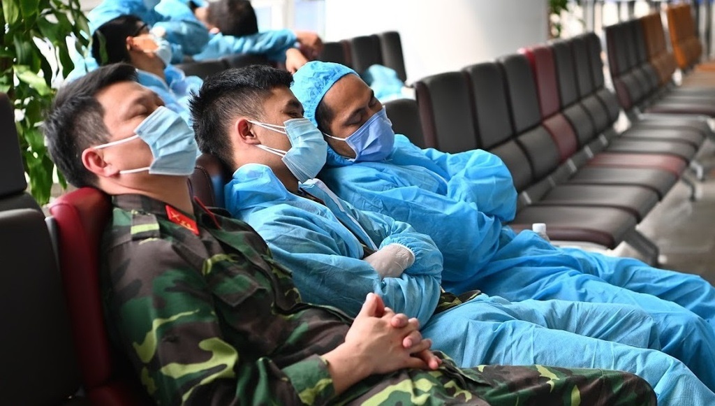 Chuyen nhung anh hung khong can goi ten giua tam dich hinh anh