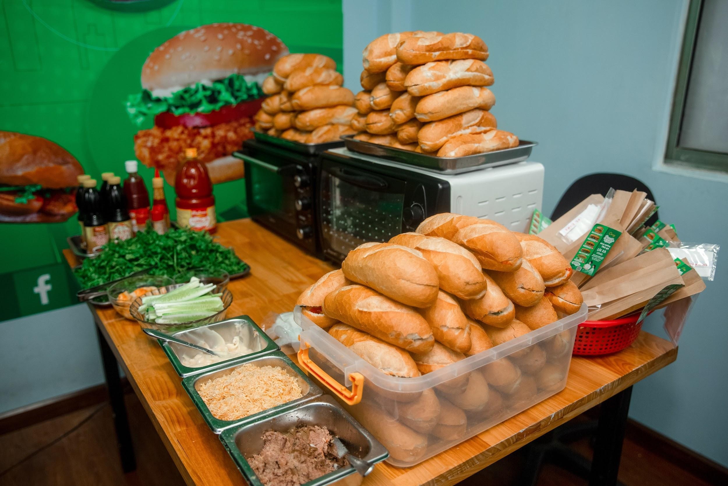 1.100 o banh mi duoc gui den khu cach ly KTX DH Quoc gia TP.HCM hinh anh